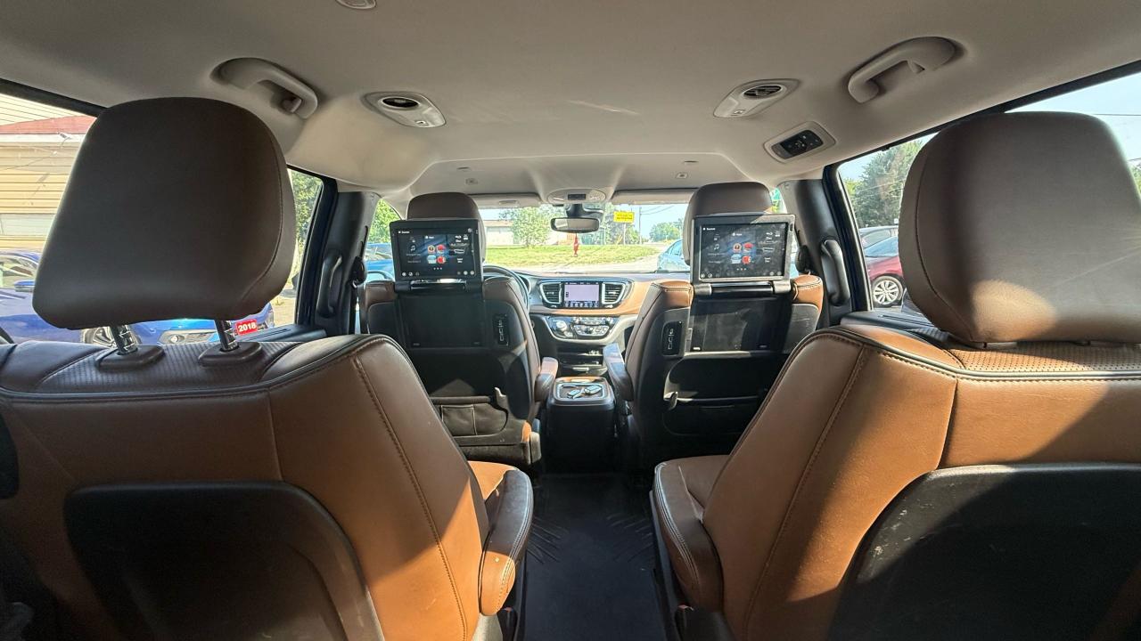 2018 Chrysler Pacifica Hybrid Limited - Photo #16
