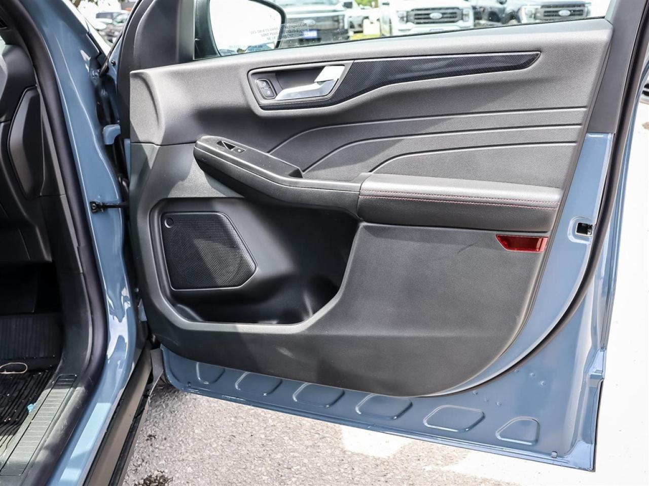 2025 Ford Escape ST-Line AWD HEV Photo