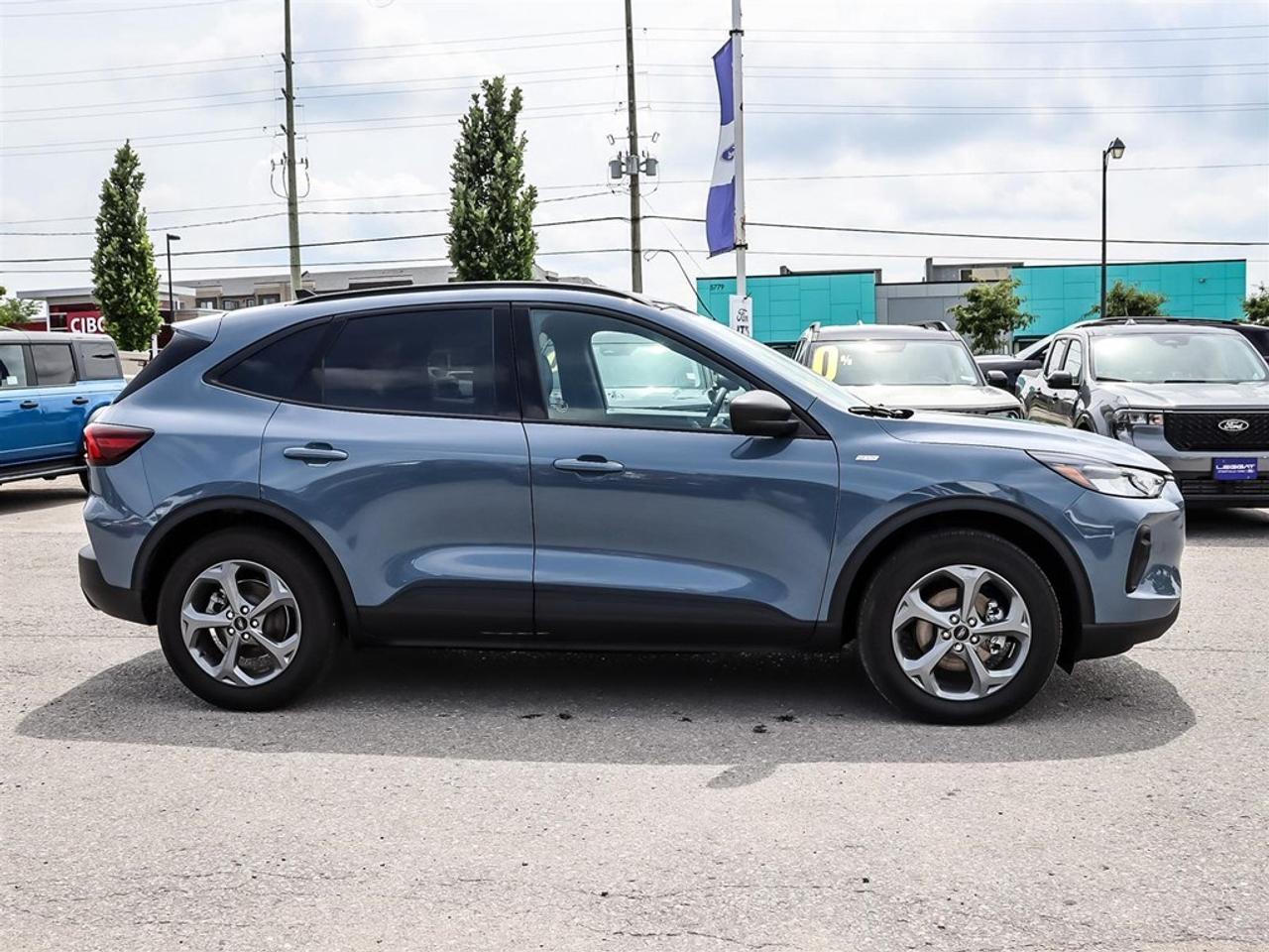 2025 Ford Escape ST-Line AWD HEV Photo3