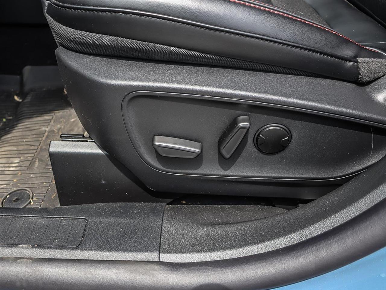 2025 Ford Escape ST-Line AWD HEV Photo