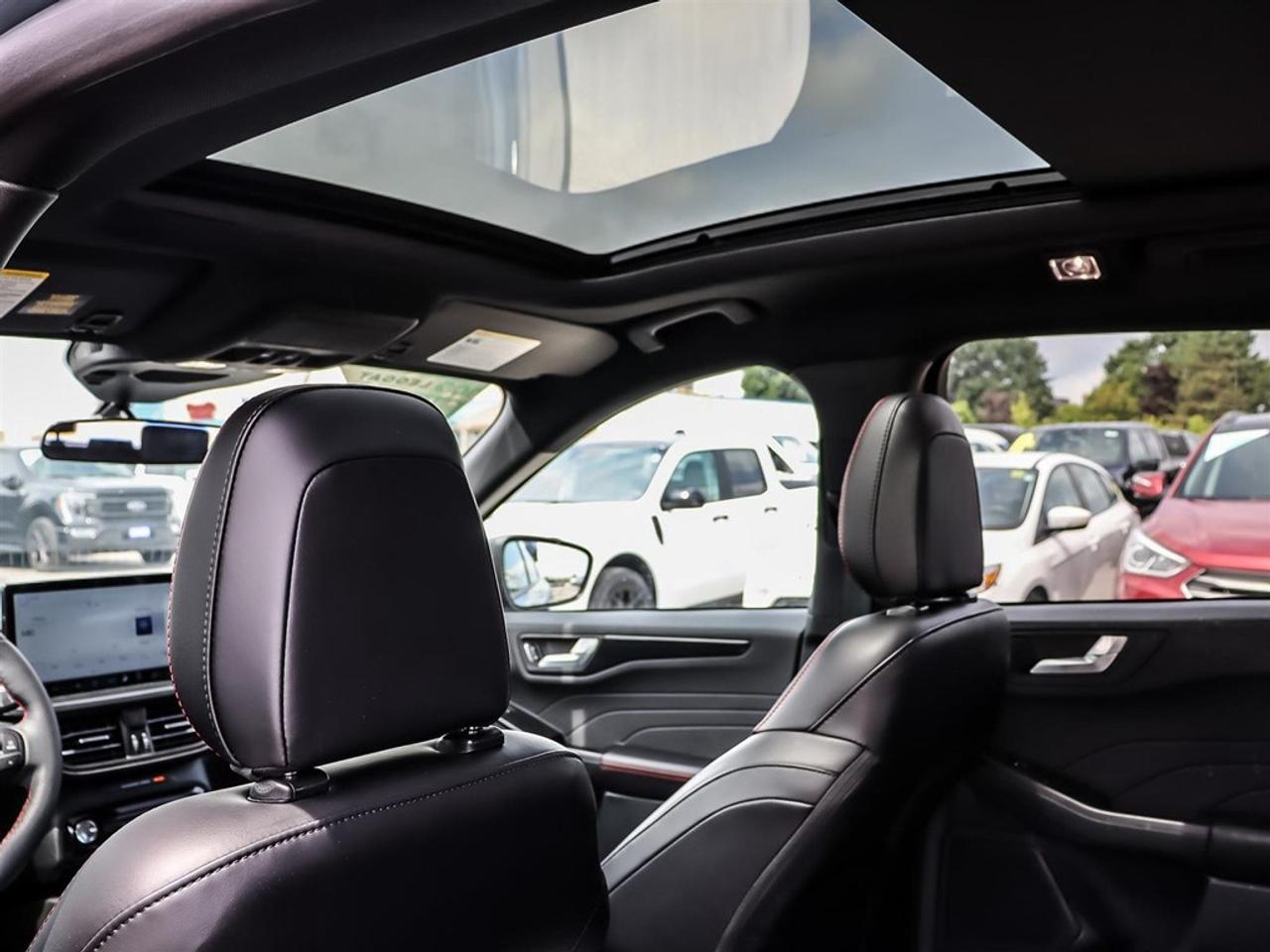 2025 Ford Escape ST-Line AWD HEV Photo