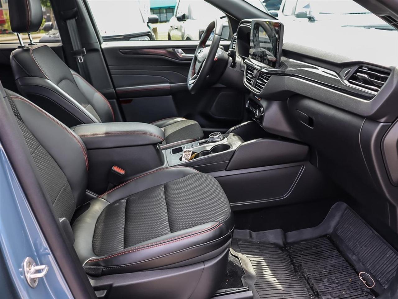 2025 Ford Escape ST-Line AWD HEV Photo