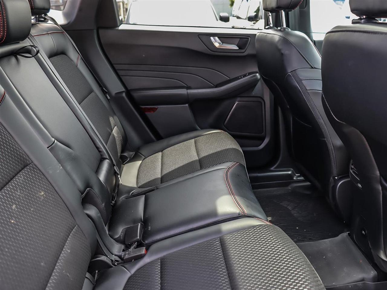 2025 Ford Escape ST-Line AWD HEV Photo