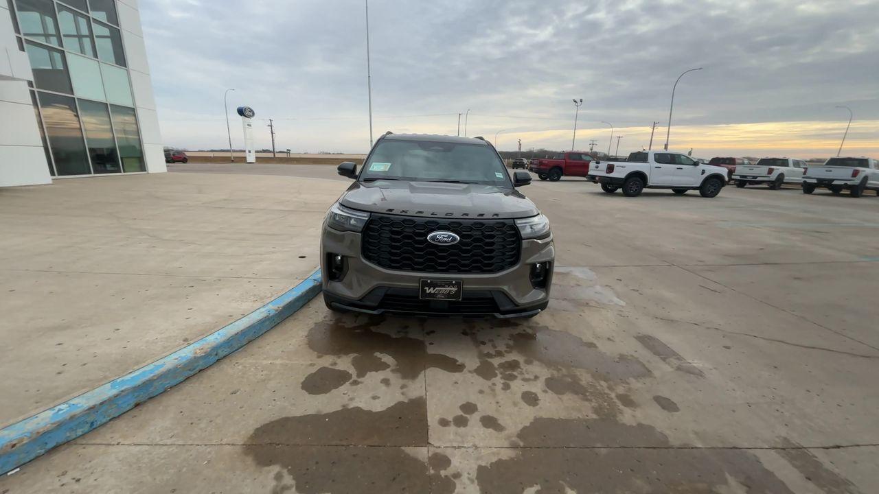 2026 Ford Explorer ST-LINE 4WD Photo2
