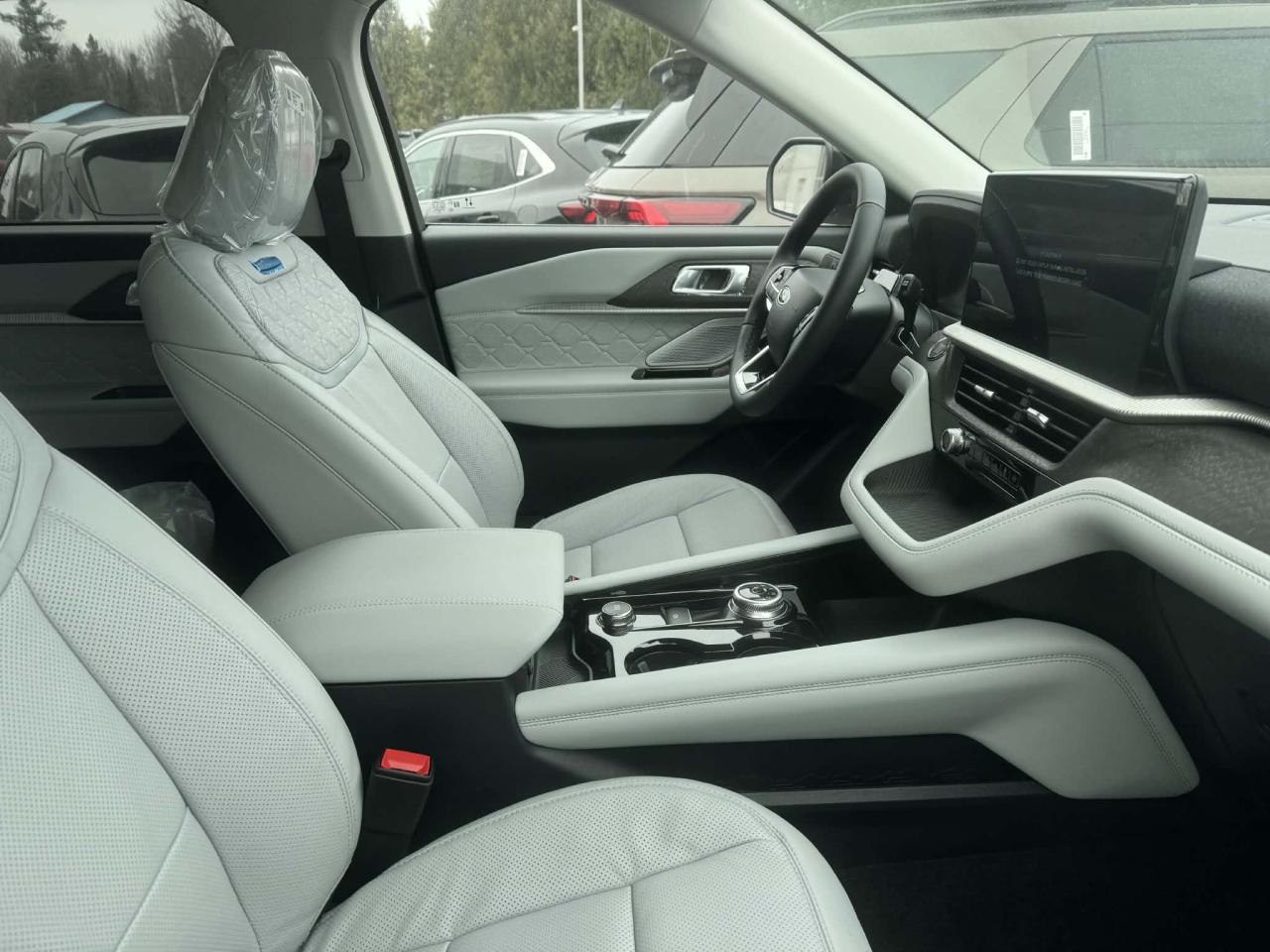 2026 Ford Explorer Platinum Photo