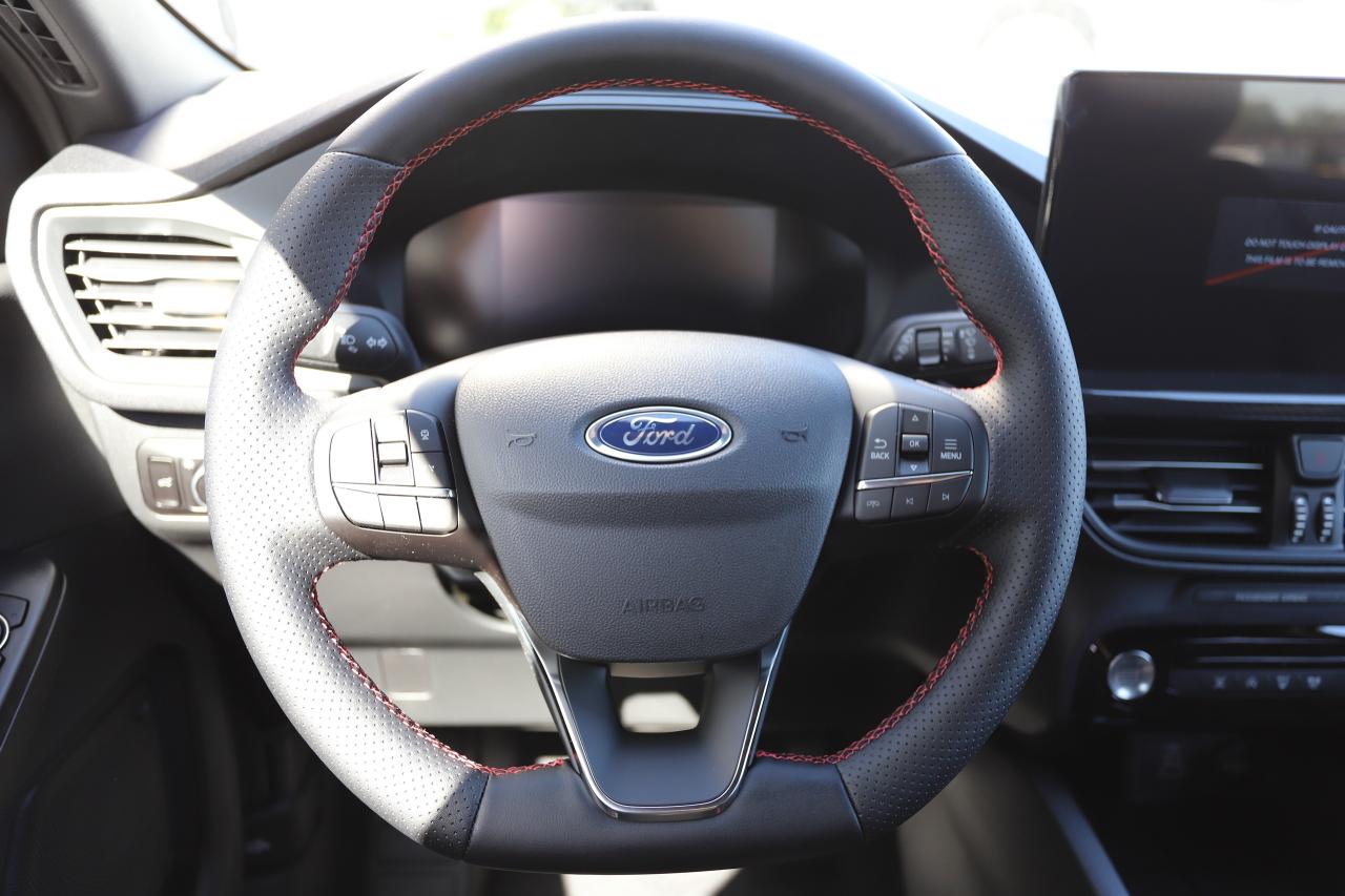 2026 Ford Escape ST-Line AWD Photo5