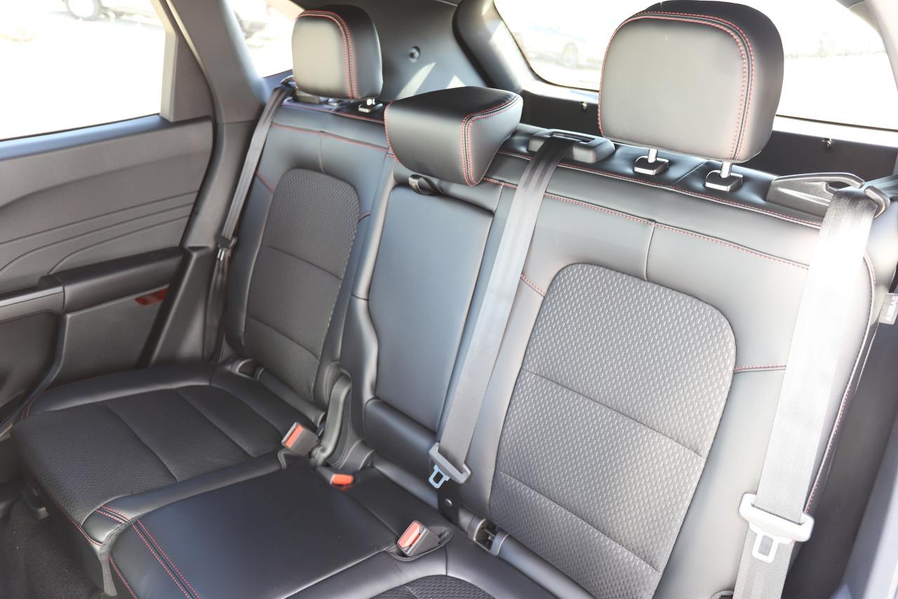 2026 Ford Escape ST-Line AWD Photo5