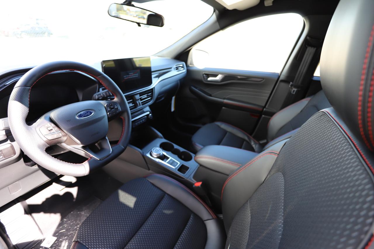 2026 Ford Escape ST-Line AWD Photo5