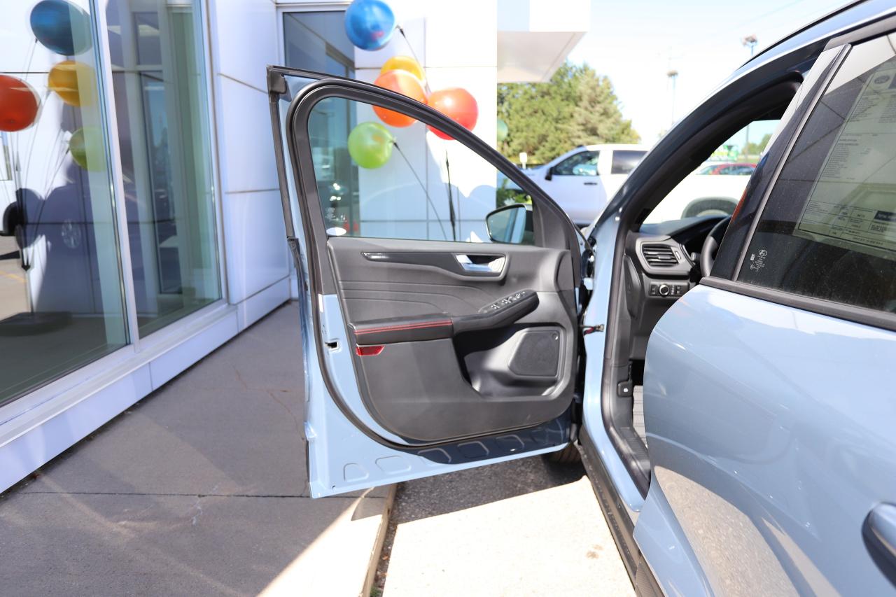 2026 Ford Escape ST-Line AWD Photo5