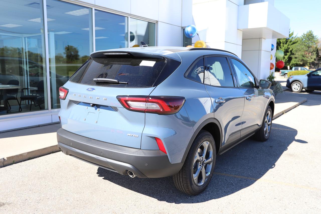 2026 Ford Escape ST-Line AWD Photo5