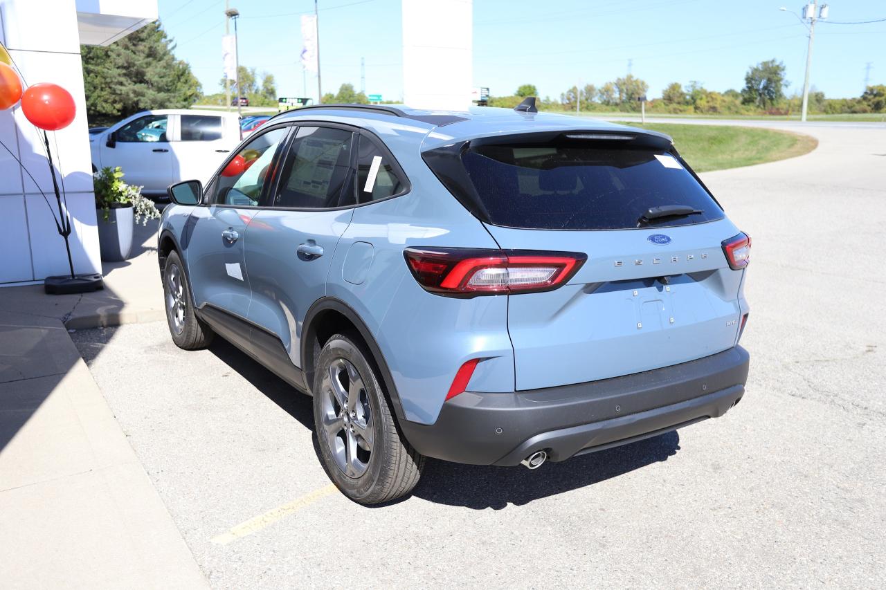 2026 Ford Escape ST-Line AWD Photo5