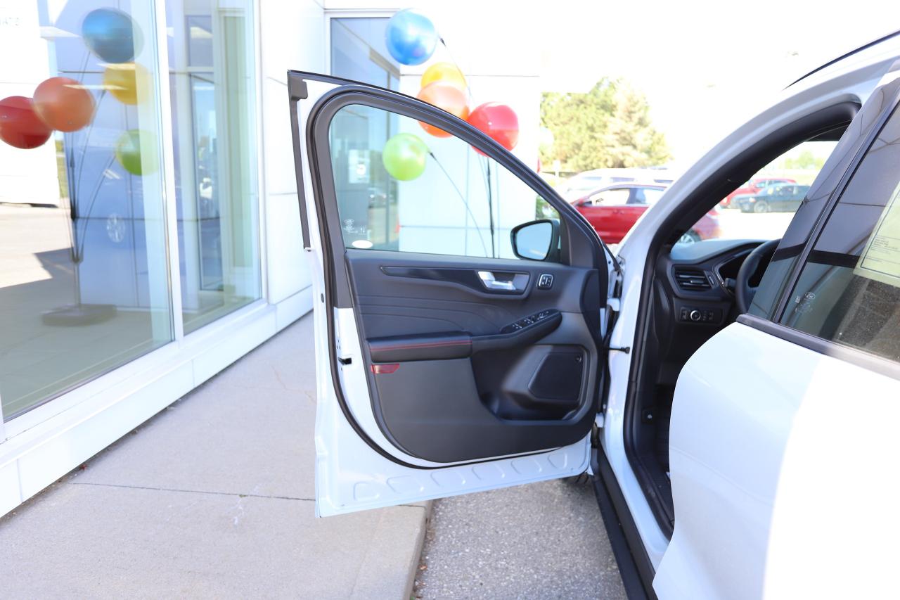 2026 Ford Escape ST-Line Elite AWD Photo5