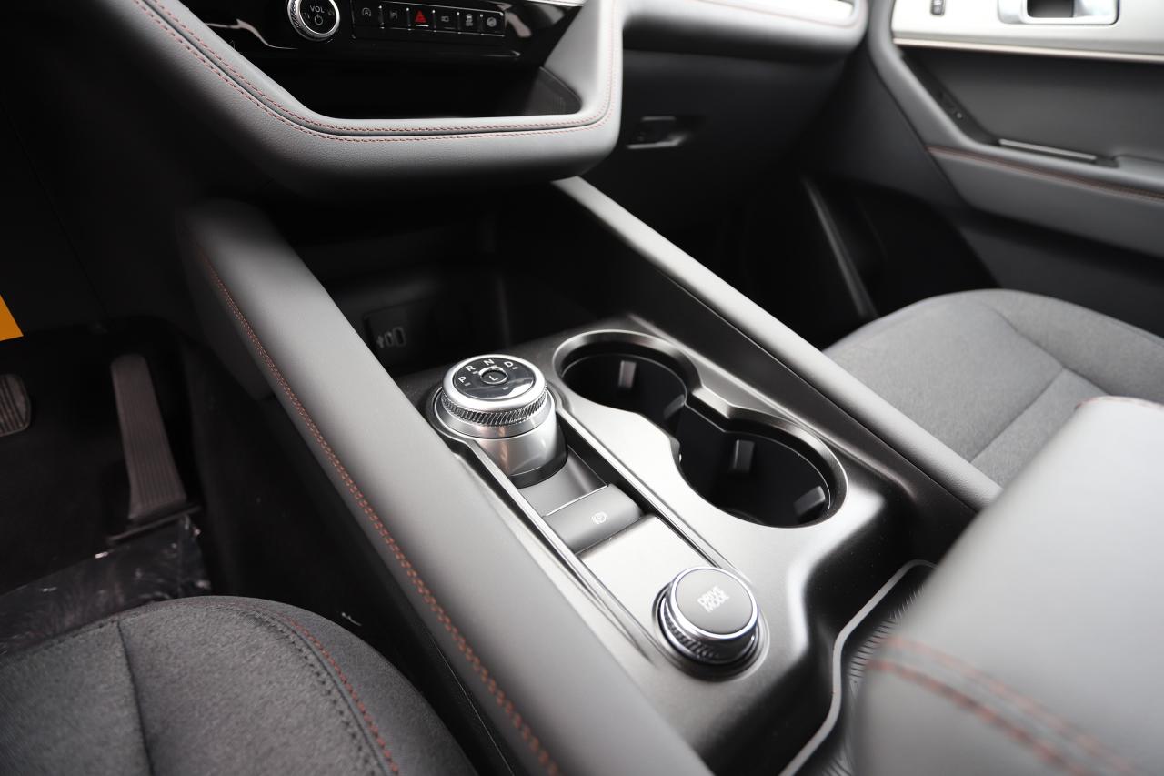 2026 Ford Explorer ACTIVE 4WD Photo5