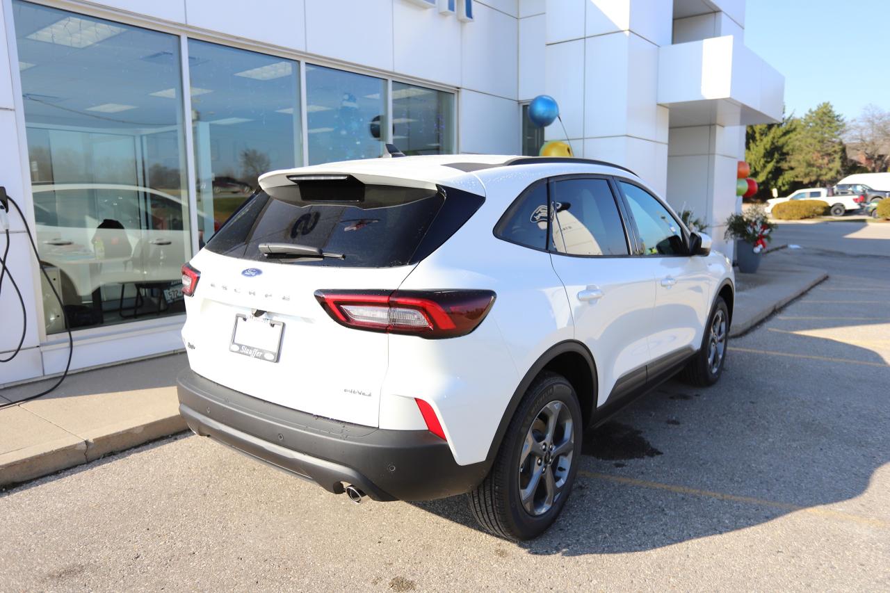 2026 Ford Escape ST-Line Select AWD Photo3