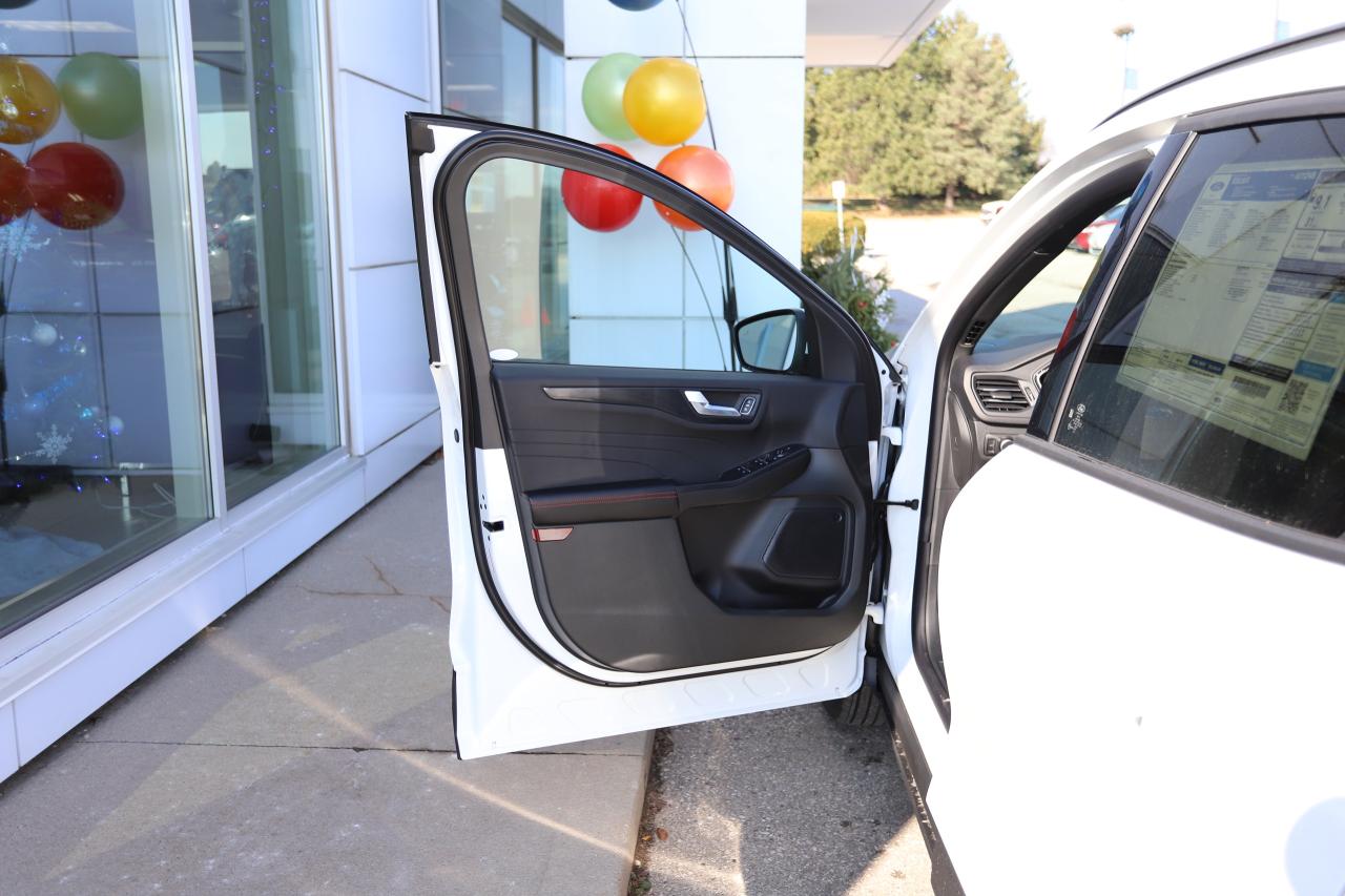 2026 Ford Escape ST-Line Select AWD Photo