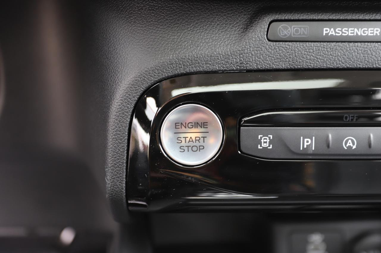 2026 Ford Escape Platinum AWD Photo5