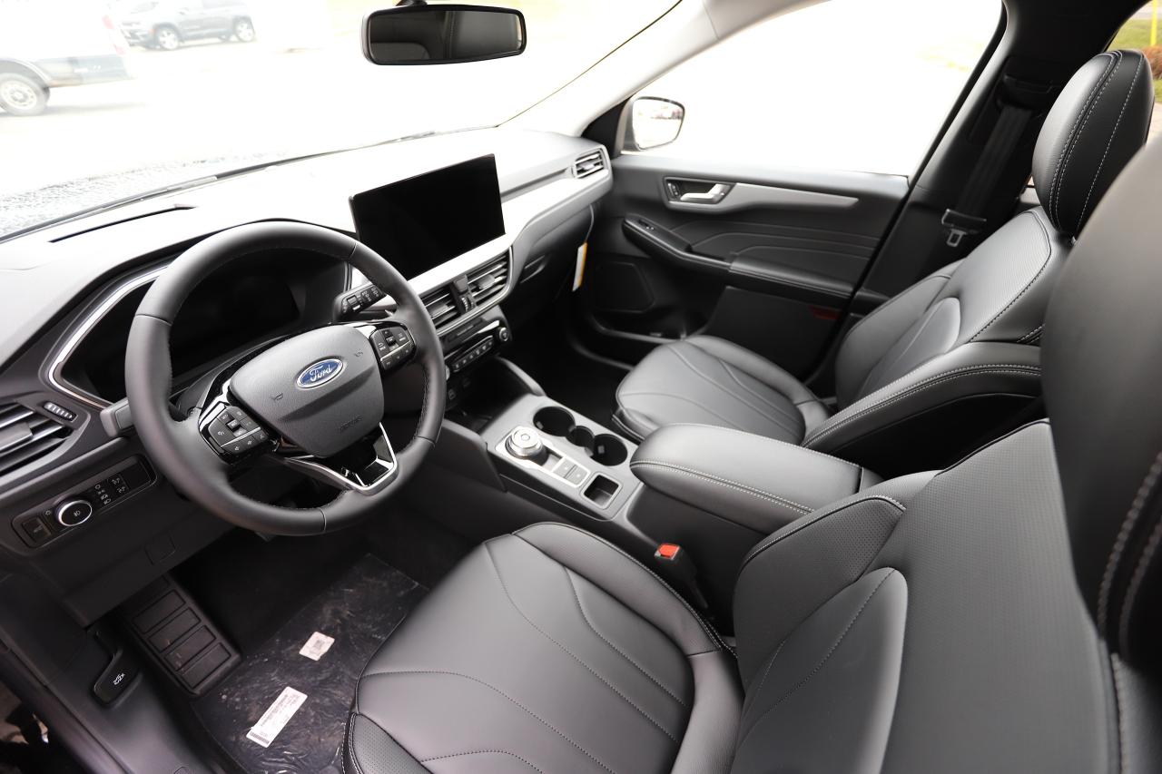 2026 Ford Escape Platinum AWD Photo1