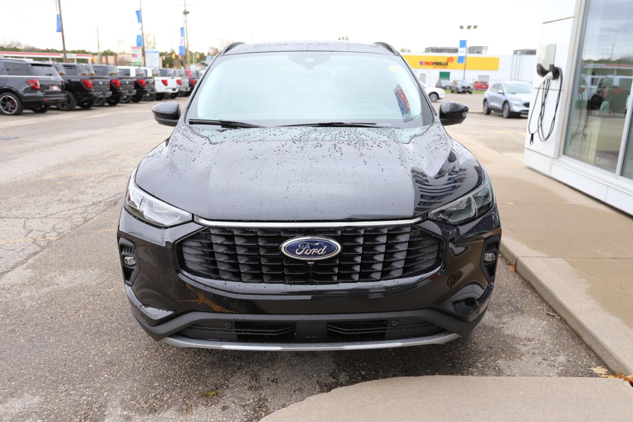 2026 Ford Escape Platinum AWD Photo5