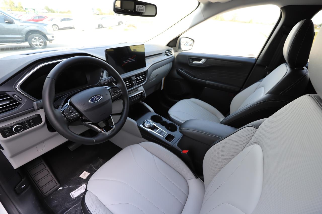 2026 Ford Escape PHEV FWD Photo5