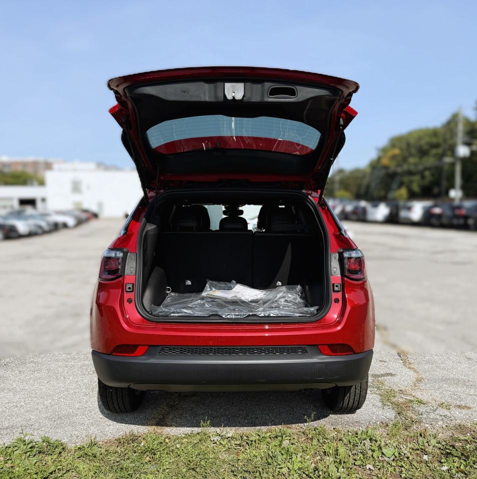 2025 Jeep Compass NORTH 4X4 Photo