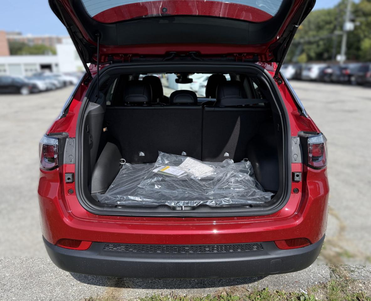 2025 Jeep Compass NORTH 4X4 Photo