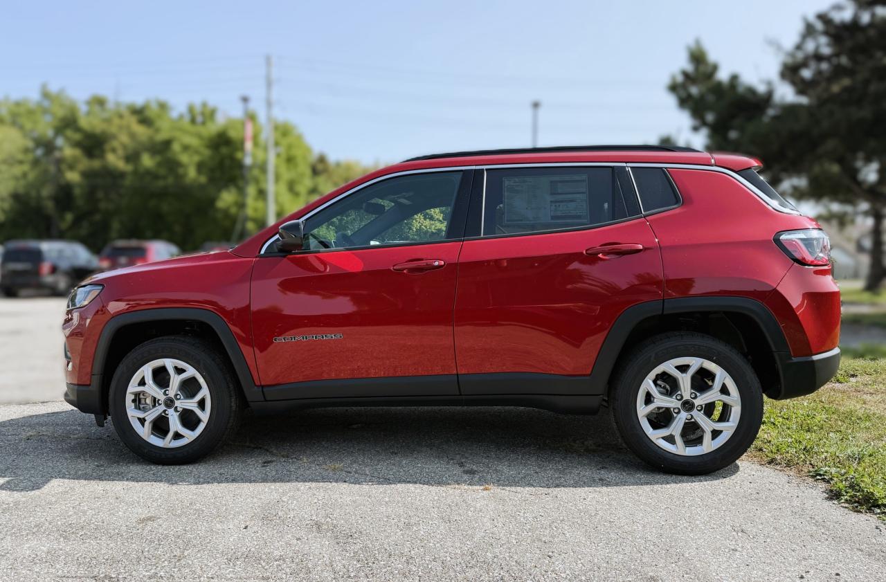 2025 Jeep Compass NORTH 4X4 Photo