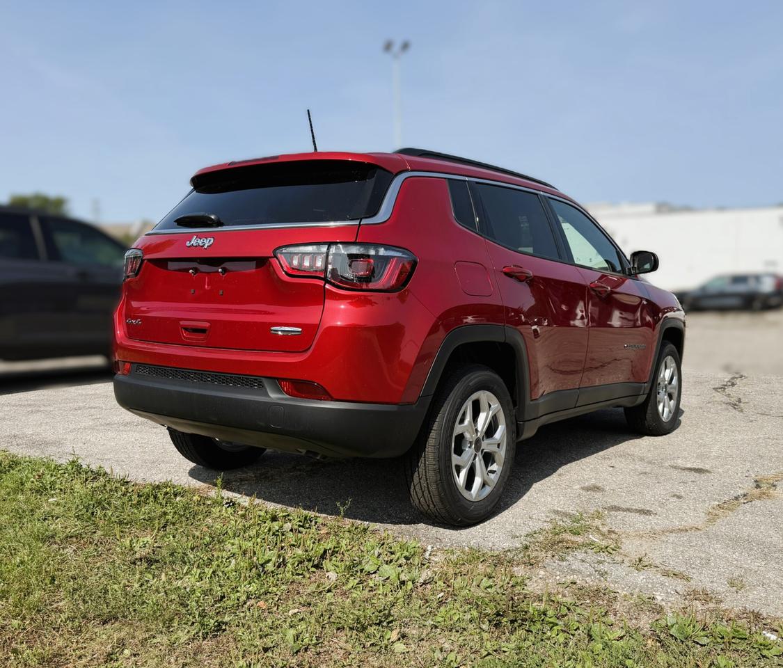 2025 Jeep Compass NORTH 4X4 Photo