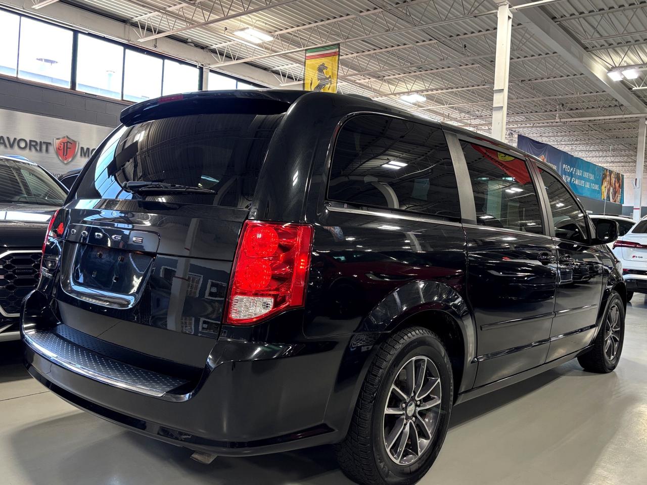 2017 Dodge Grand Caravan SXT Premium Plus|POWERDOORS|AFTERMKTDECK|STOW&GO|+ - Photo #4