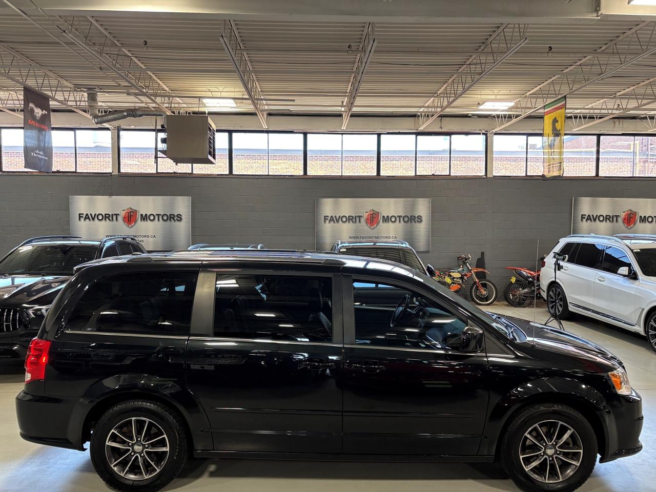 2017 Dodge Grand Caravan SXT Premium Plus|POWERDOORS|AFTERMKTDECK|STOW&GO|+ - Photo #3