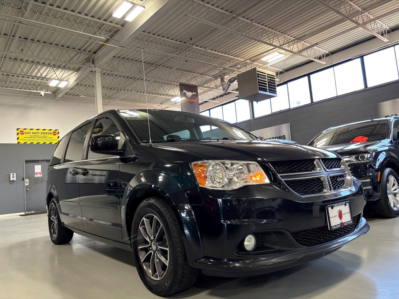 2017 Dodge Grand Caravan SXT Premium Plus|POWERDOORS|AFTERMKTDECK|STOW&GO|+ - Photo #2