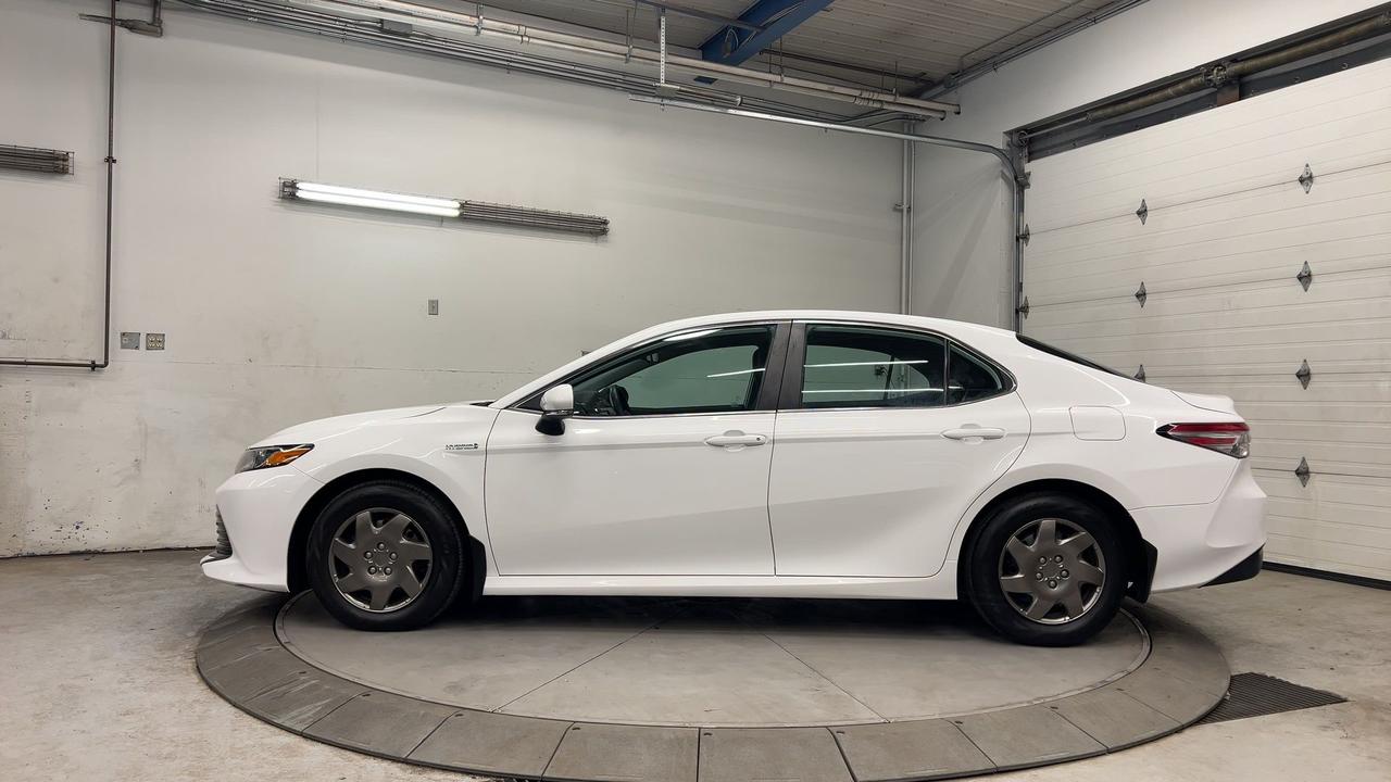 2020 Toyota Camry HYBRID ONLY 32,000KMS!! | HTD SEATS | CARPLAY | AUTO Photo