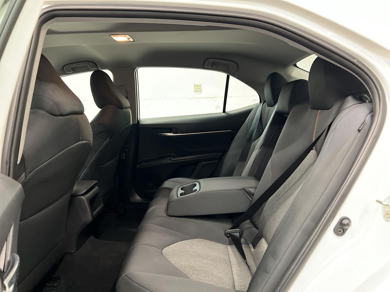 2020 Toyota Camry HYBRID ONLY 32,000KMS!! | HTD SEATS | CARPLAY | AUTO Photo