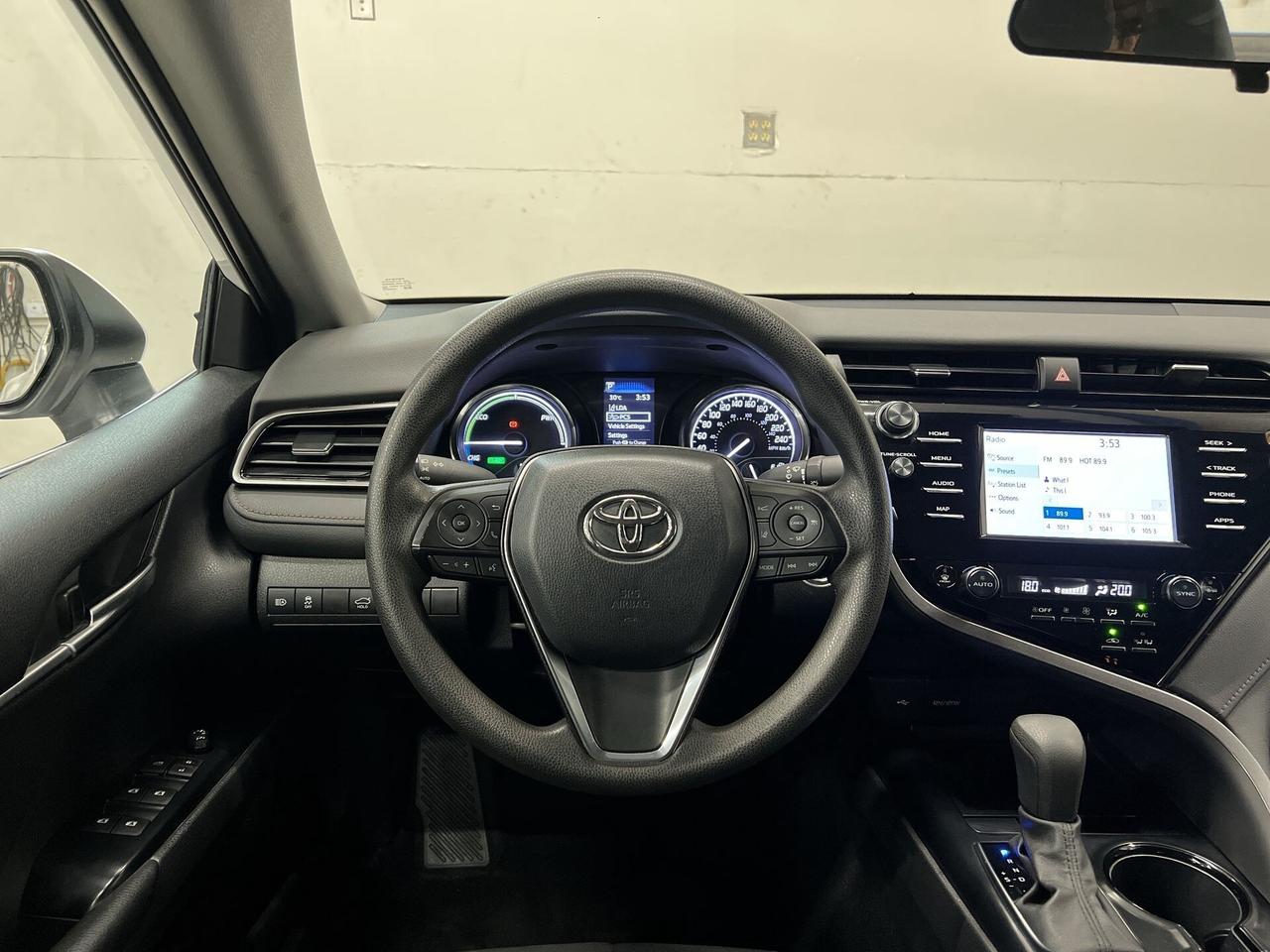 2020 Toyota Camry HYBRID ONLY 32,000KMS!! | HTD SEATS | CARPLAY | AUTO Photo