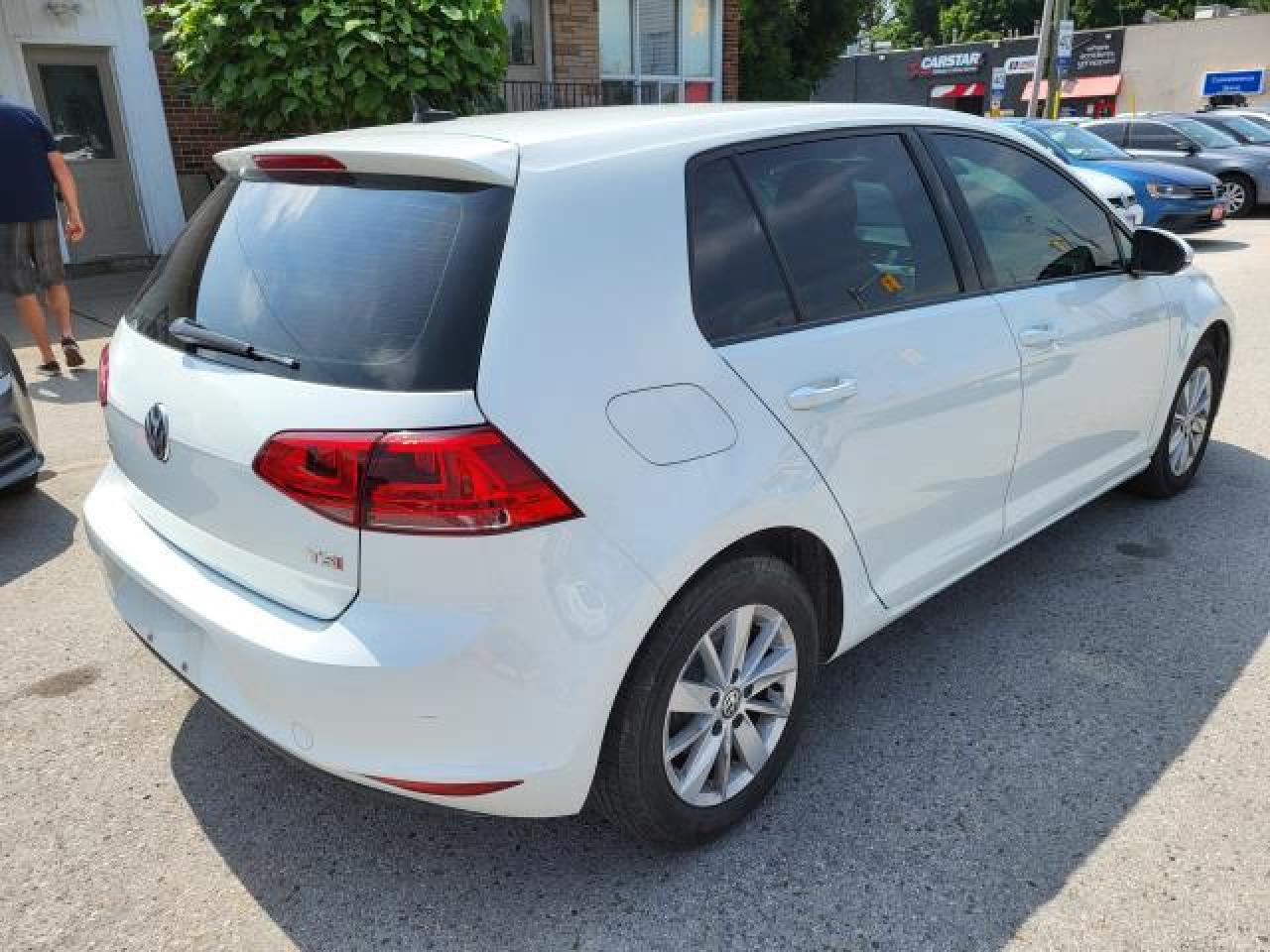 2017 Volkswagen Golf TRENDLINE Photo3