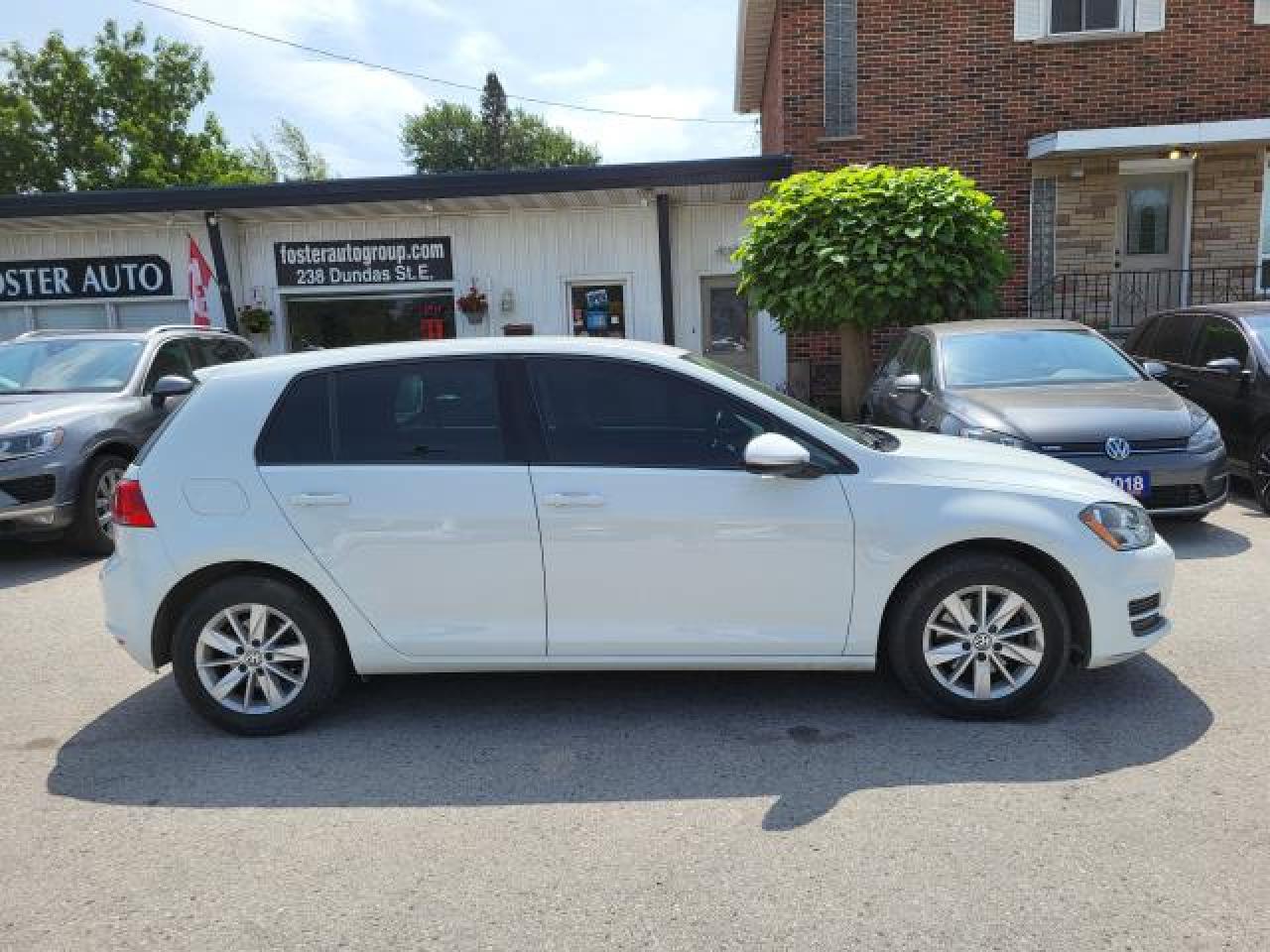 2017 Volkswagen Golf TRENDLINE Photo2