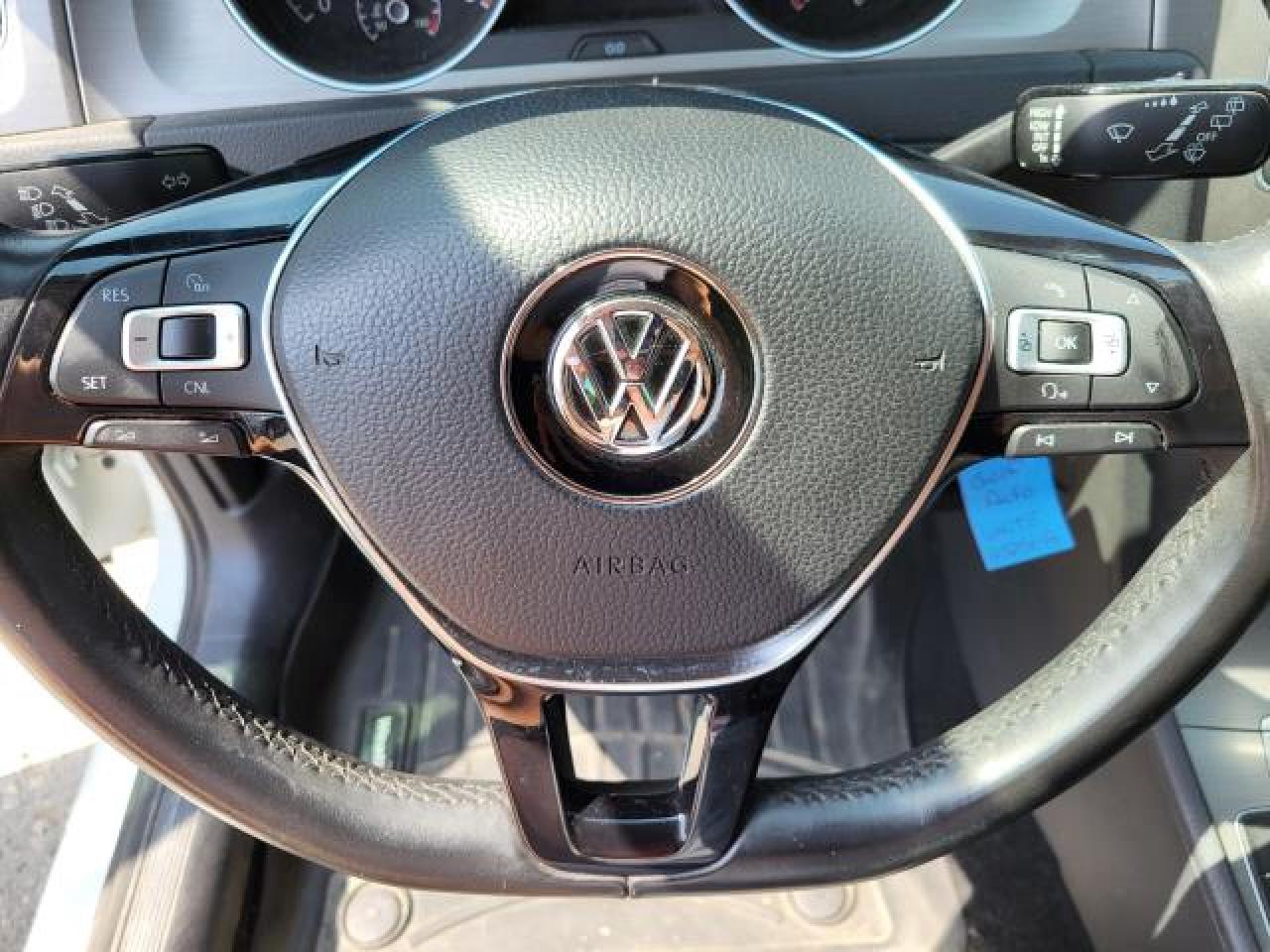 2017 Volkswagen Golf TRENDLINE Photo10