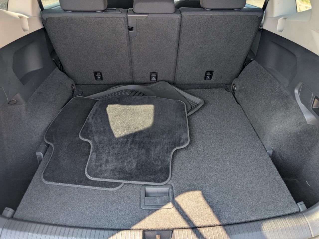 2020 Volkswagen Tiguan Trendline  **BLIND SPOT - APPLE CP** Photo
