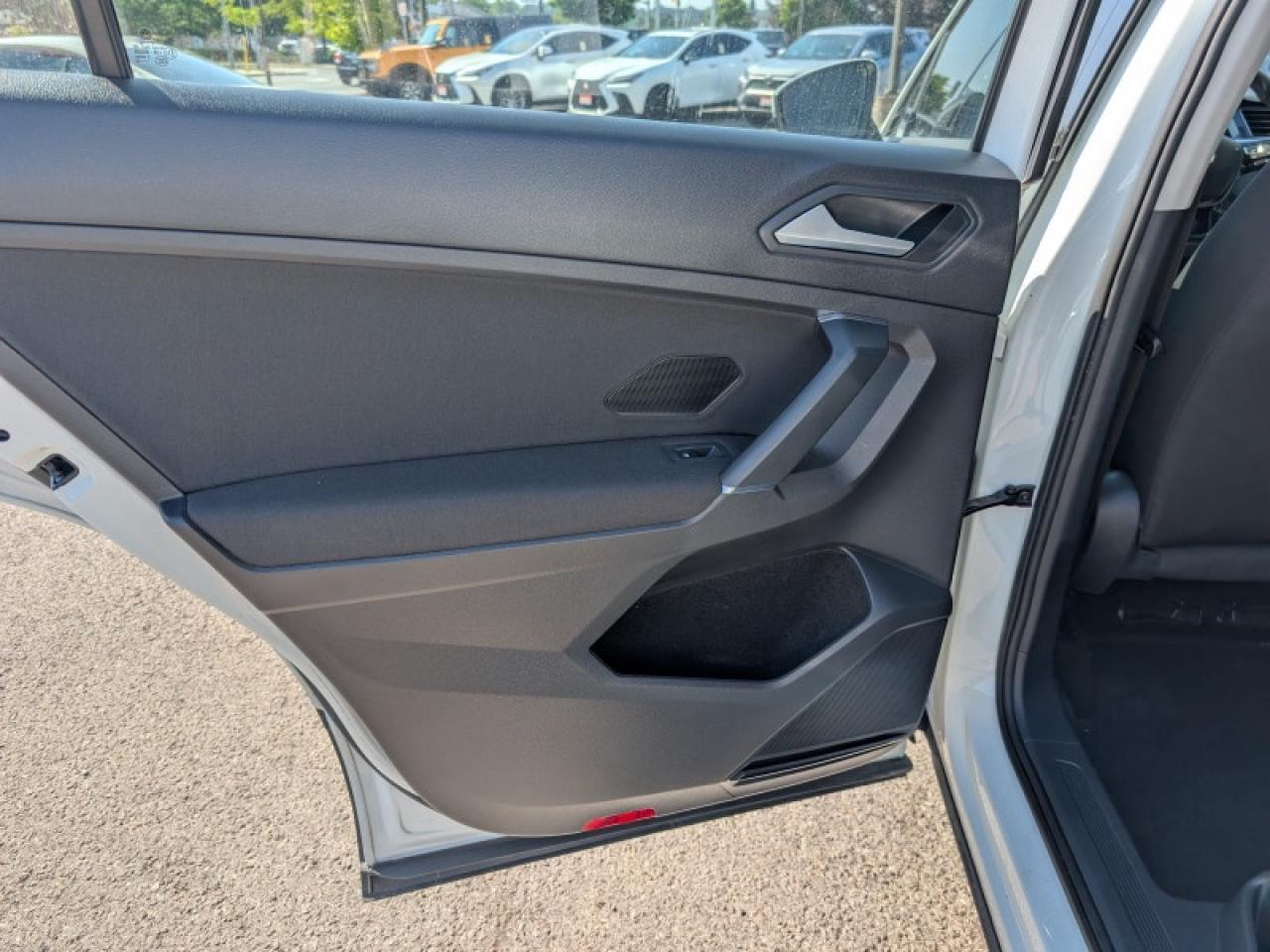 2020 Volkswagen Tiguan Trendline  **BLIND SPOT - APPLE CP** Photo