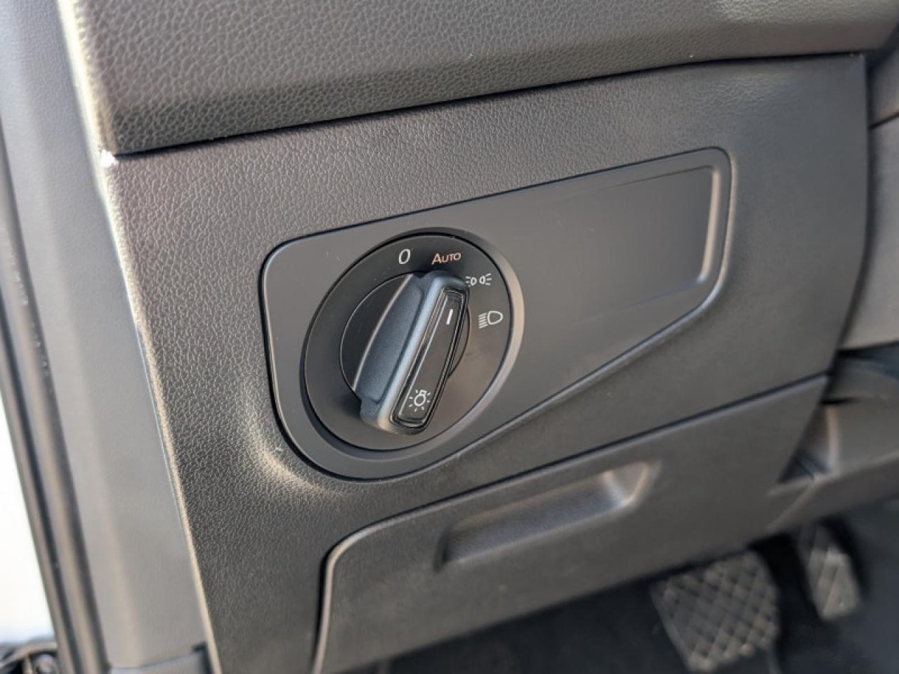 2020 Volkswagen Tiguan Trendline  **BLIND SPOT - APPLE CP** Photo