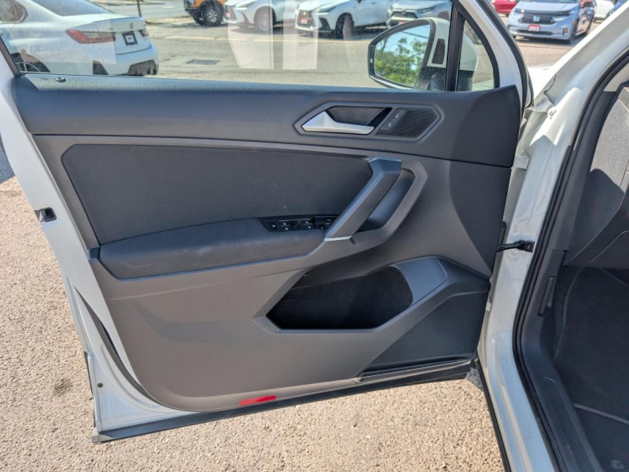 2020 Volkswagen Tiguan Trendline  **BLIND SPOT - APPLE CP** Photo