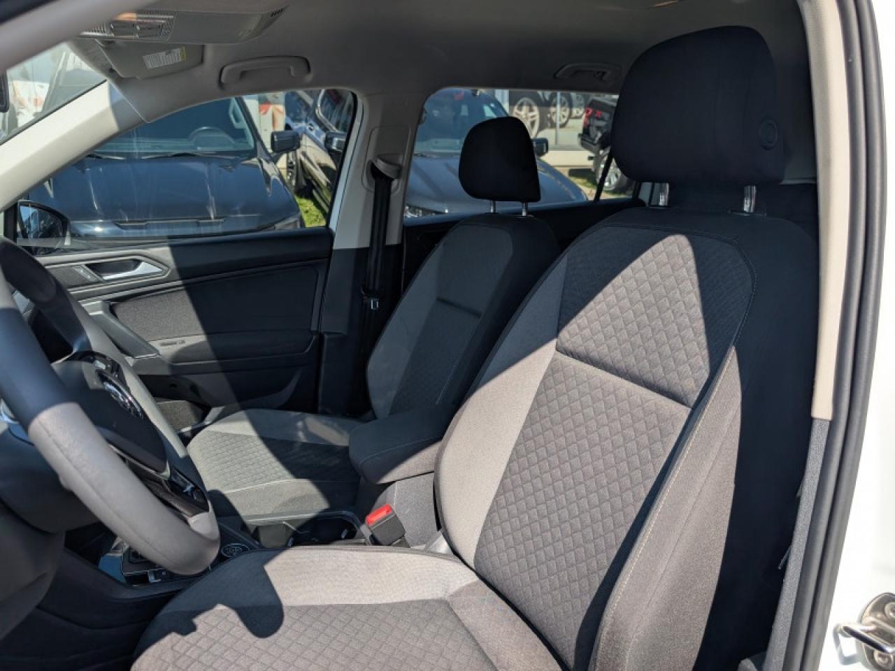 2020 Volkswagen Tiguan Trendline  **BLIND SPOT - APPLE CP** Photo