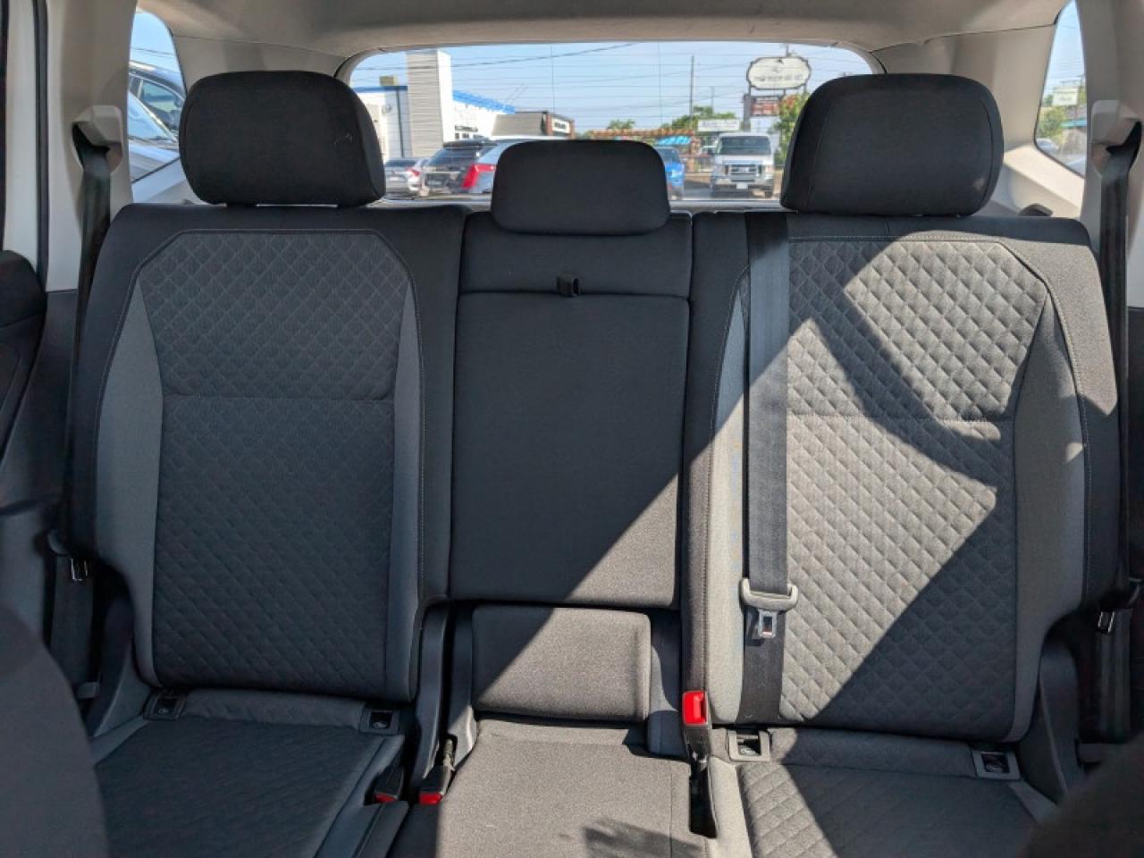 2020 Volkswagen Tiguan Trendline  **BLIND SPOT - APPLE CP** Photo