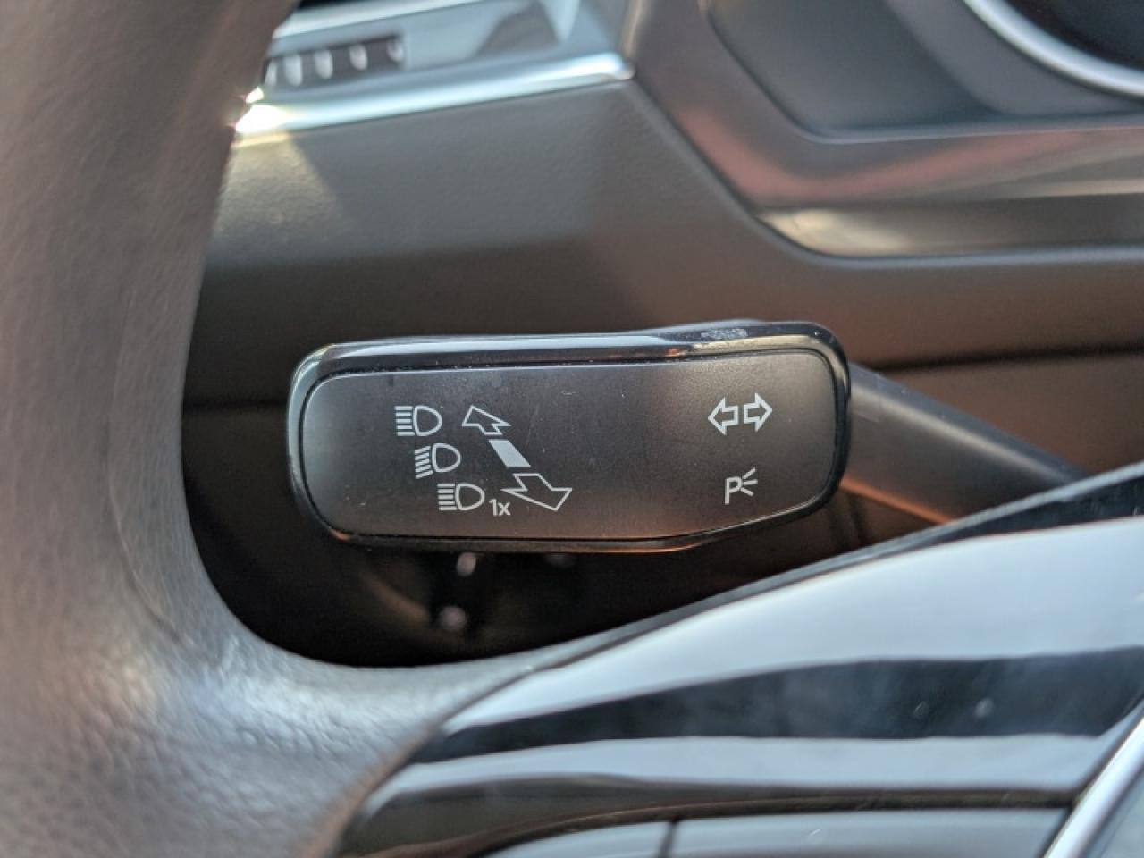 2020 Volkswagen Tiguan Trendline  **BLIND SPOT - APPLE CP** Photo