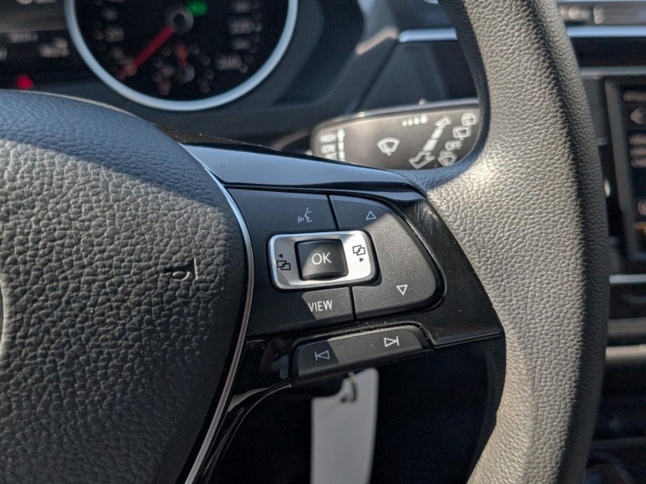 2020 Volkswagen Tiguan Trendline  **BLIND SPOT - APPLE CP** Photo