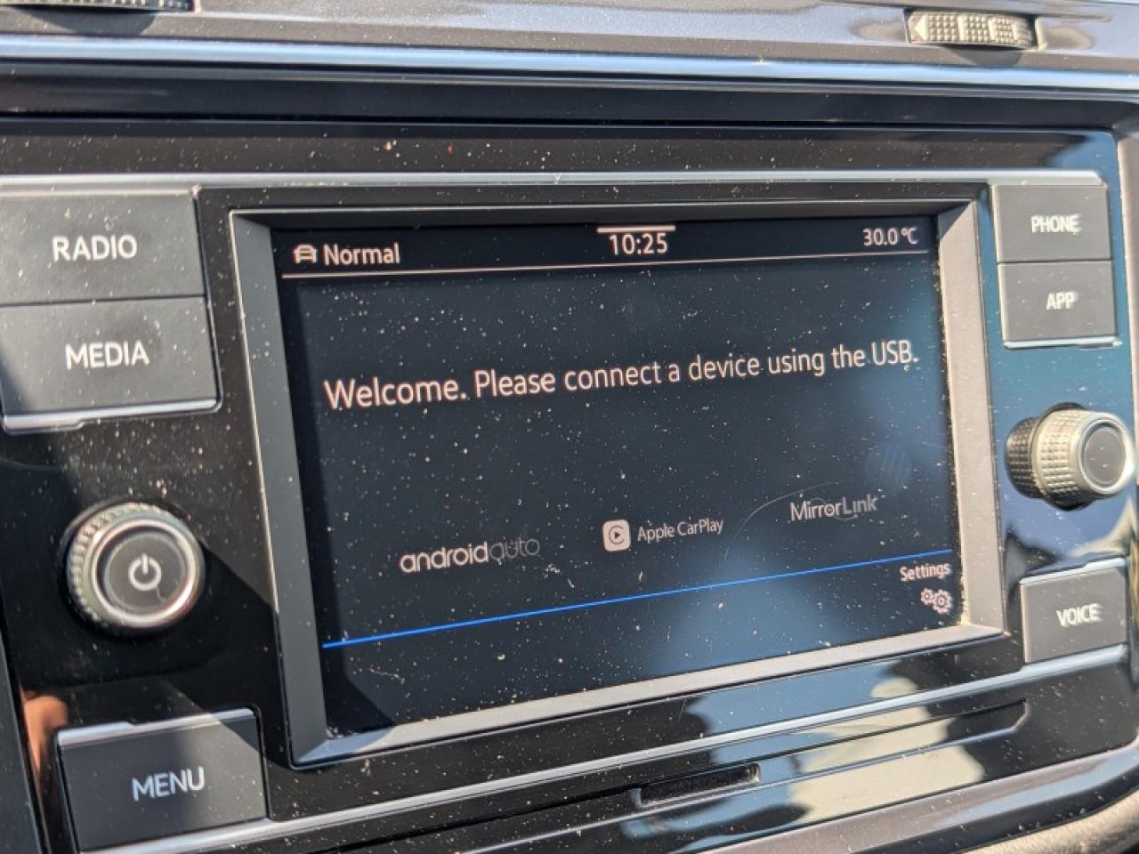 2020 Volkswagen Tiguan Trendline  **BLIND SPOT - APPLE CP** Photo