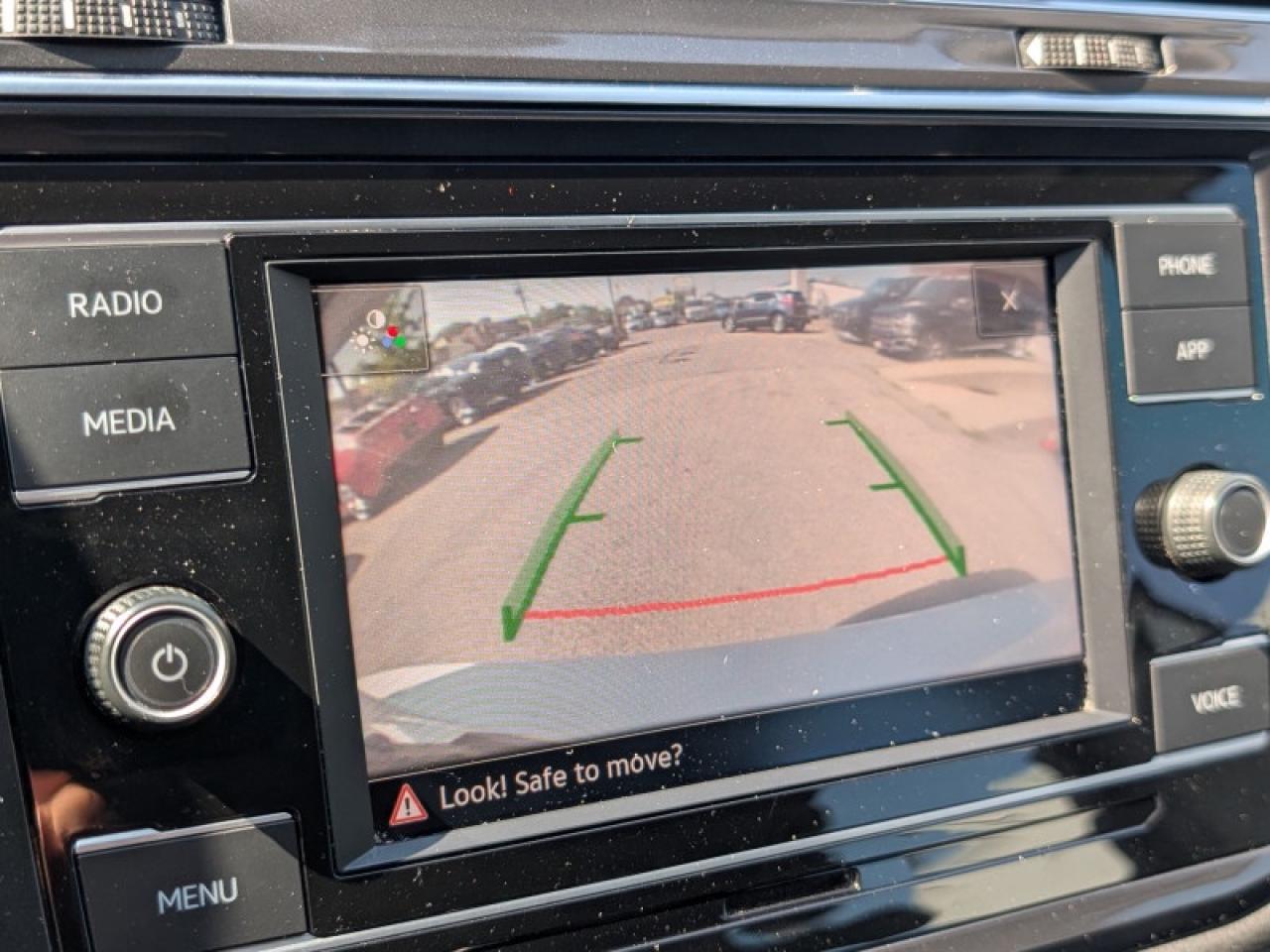 2020 Volkswagen Tiguan Trendline  **BLIND SPOT - APPLE CP** Photo