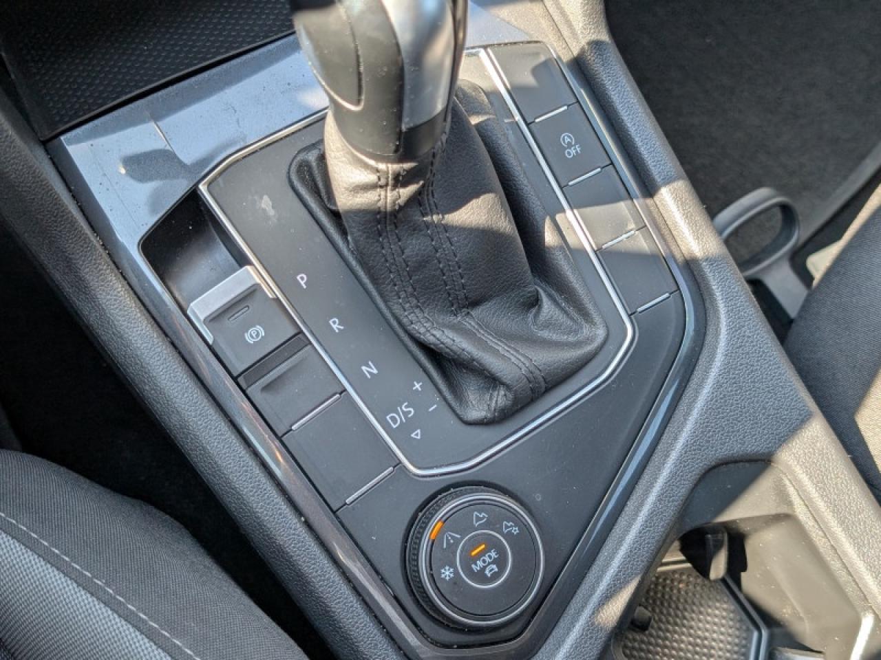 2020 Volkswagen Tiguan Trendline  **BLIND SPOT - APPLE CP** Photo