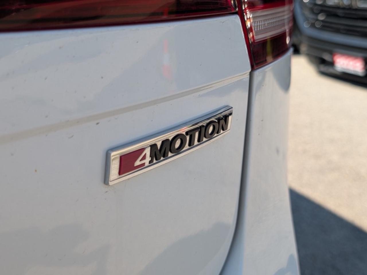 2020 Volkswagen Tiguan Trendline  **BLIND SPOT - APPLE CP** Photo