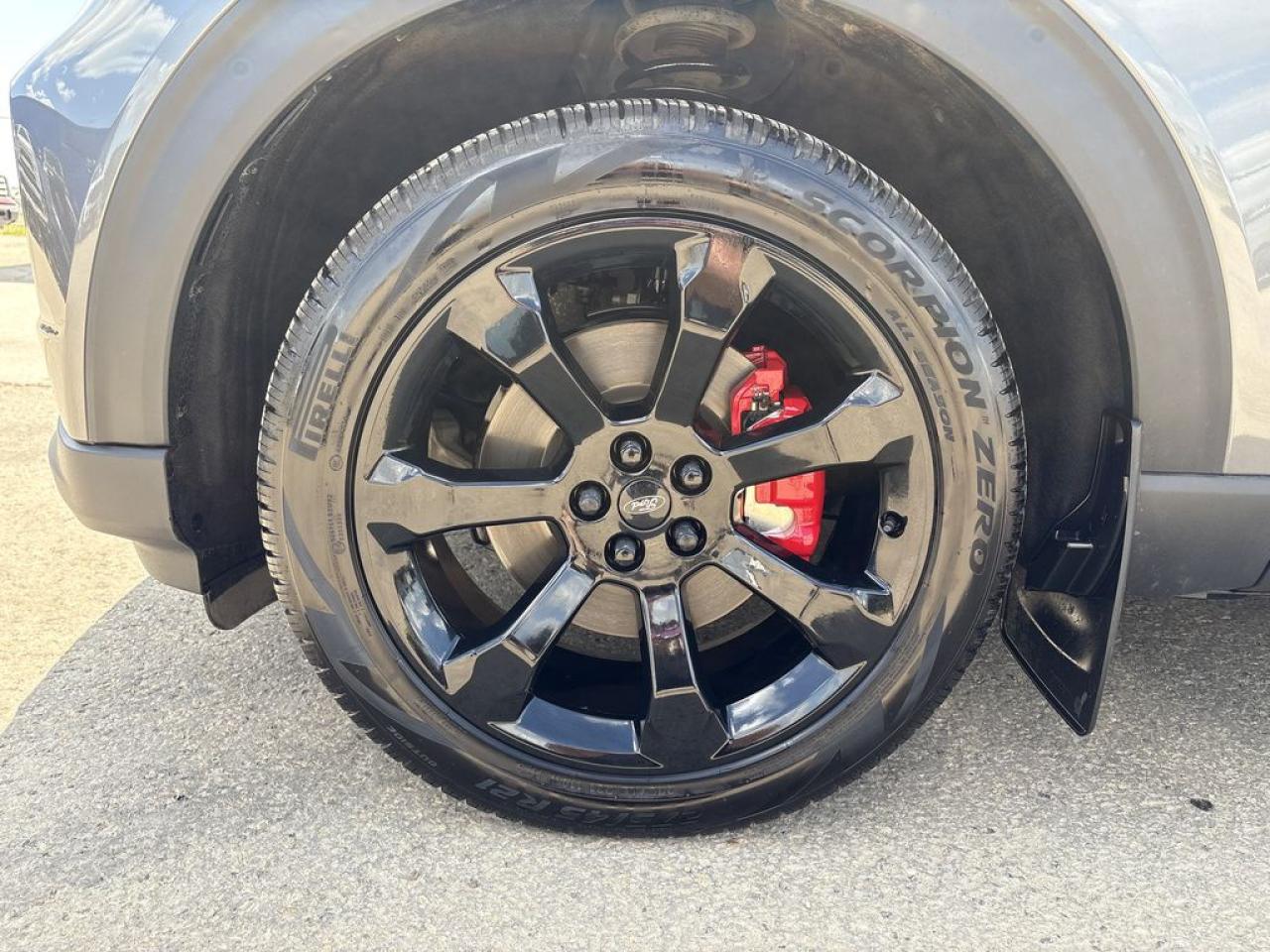 2022 Ford Explorer ST Photo5