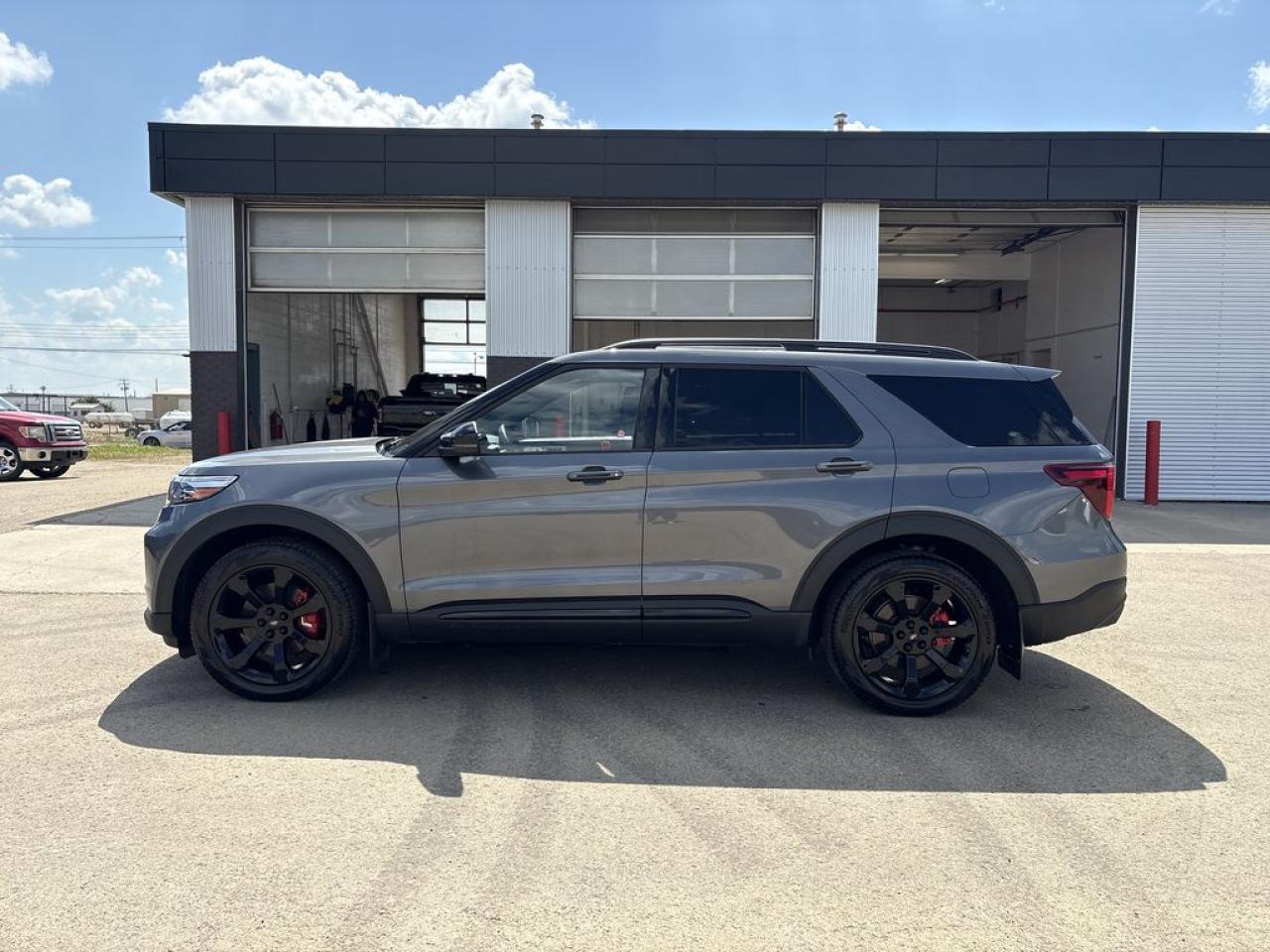2022 Ford Explorer ST Photo5